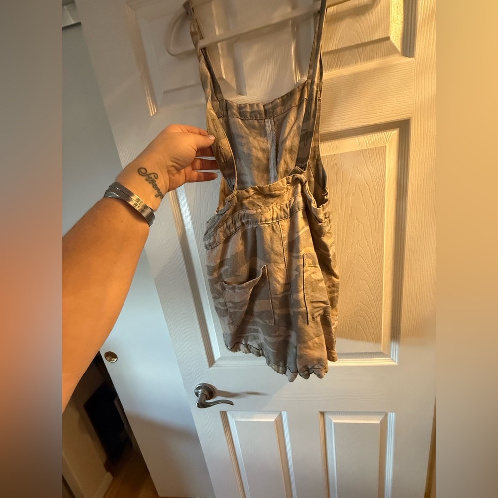 Romper - Picture 3 of 4